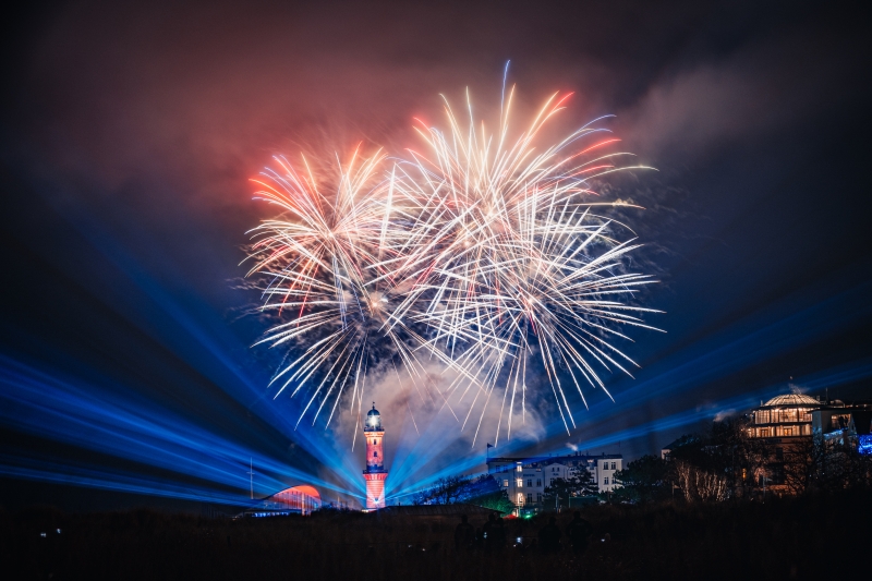 emanuel koenig warnemuender turmleuchten rostock feuerwerk